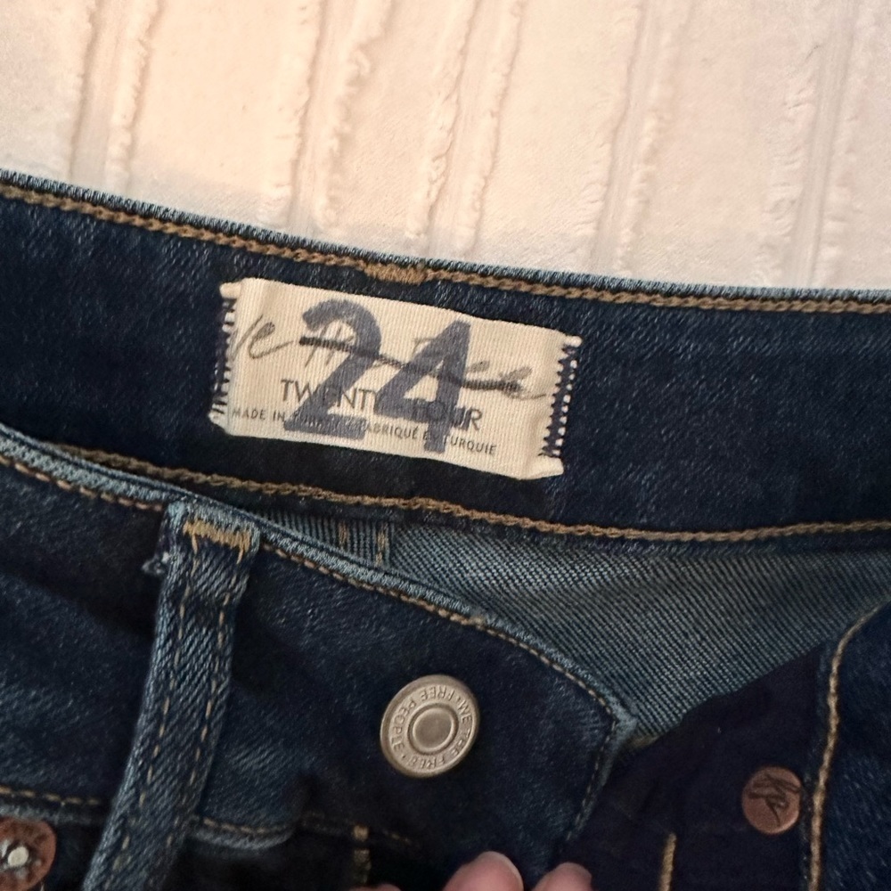 We the Free Size 24 Jeans - Picture 2 of 4